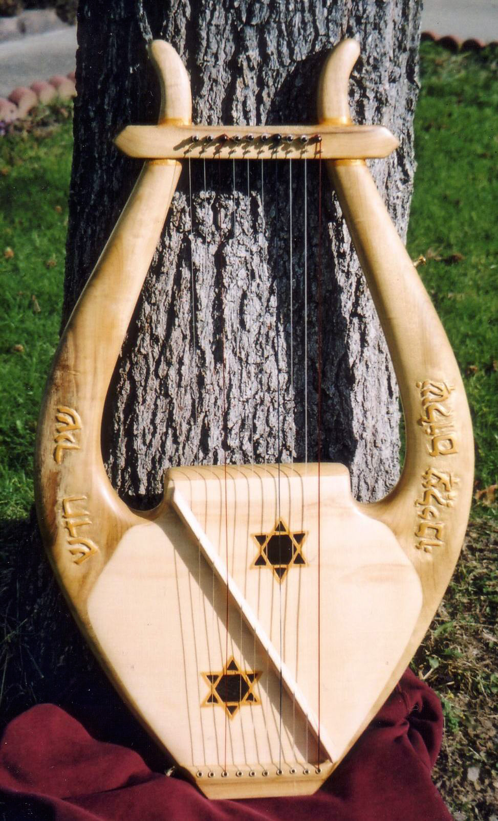King David Kinnor Lyre, Custom built and hand carved harp by Glenn J Hill of Mountain Glen Harps, Phoenix, Oregon